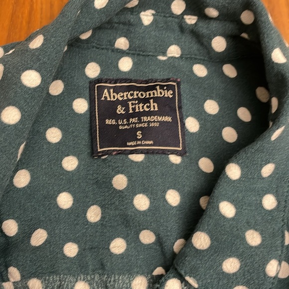 Abercrombie Twist Front Cropped Button Blouse - Picture 2 of 3